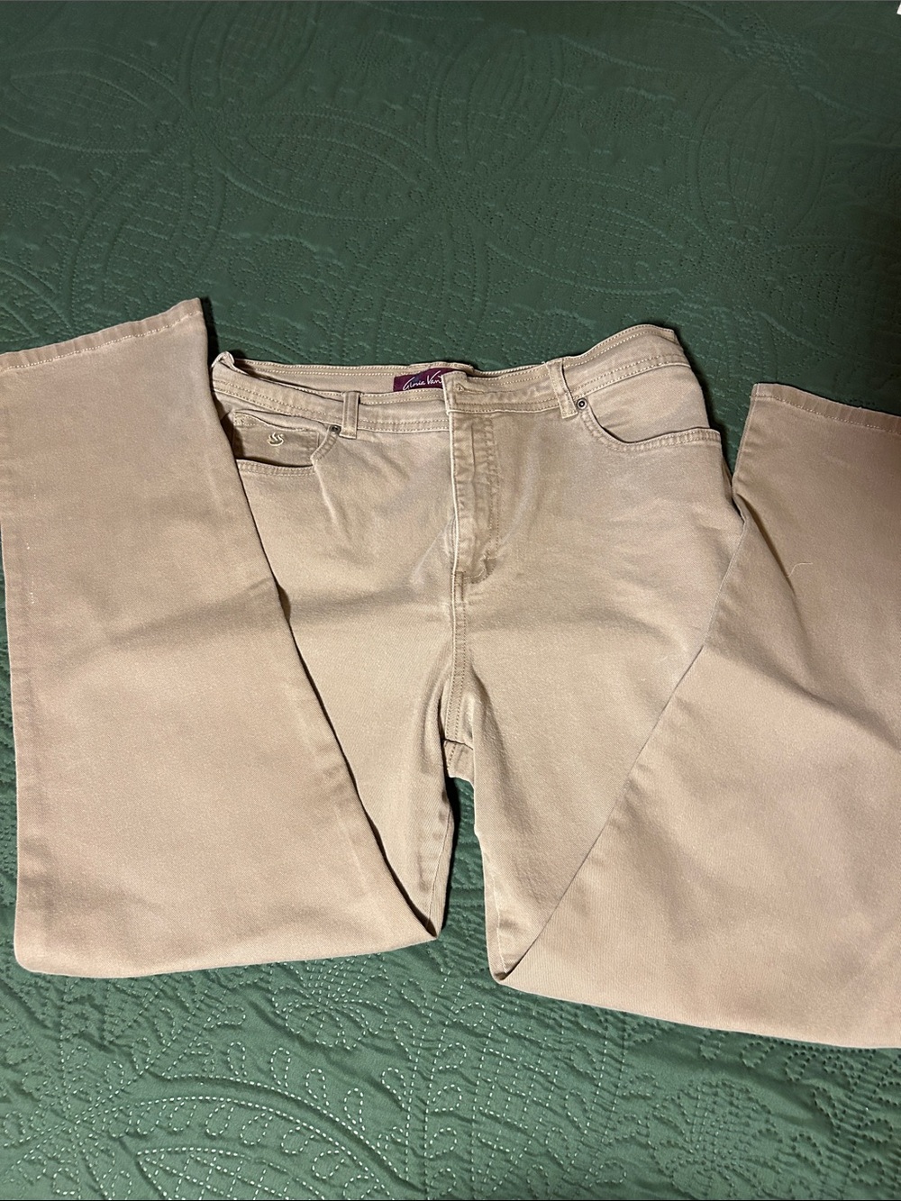Gloria Vanderbilt Straight Leg Jeans in Taupe